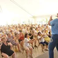 52o Encontro da Feliz Idade Aguas de Lindoia SP Ginastica na cadeira Amigos pelo Mundo